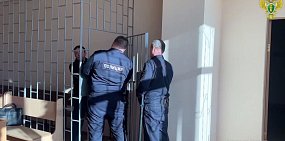 Суд над человеком который убил своего знакомого, скрин с видео прокуратуры Орска