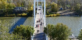 Выполнять ремонт и покраску пешеходного моста через реку Урал в Оренбурге будет индивидуальный предприниматель 