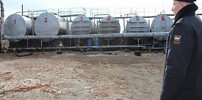 В Оренбурге приставы запретили работу площадки по переработке нефтепродуктов