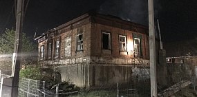 В Орске на пожаре в частном доме погибли два человека