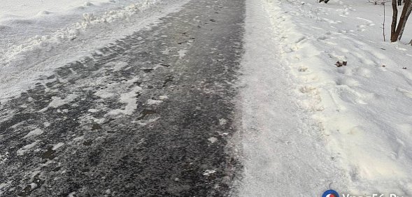 Тротуар-каток на Восточной: Жители Оренбурга жалуются на гололед 