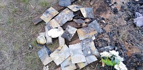 Полиция задержала подозреваемого в сожжении крестов, украденных на кладбище в Переволоцком районе