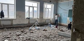 В одном из корпусов школы №24 Орска спустя год после разрушительного паводка начался капремонт