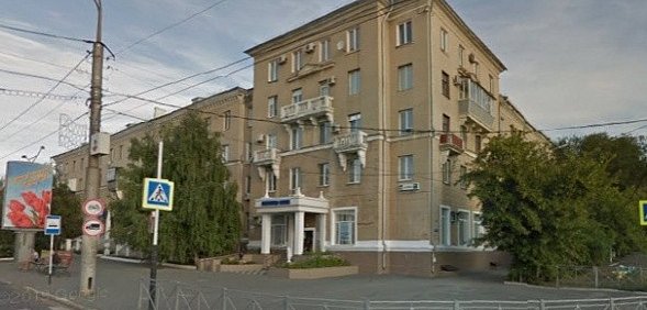 В центре Орска крыша многоквартирного дома после капремонта протекает уже несколько лет