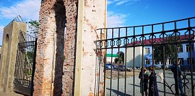 Часть входной группы ремонтируемой школы № 31 Орска разрушат и соберут снова