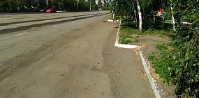 Сегодня дорогу по проспекту Мира засыпало щебнем и горной пылью