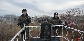 Новый памятник на могиле Ефима Попова