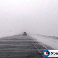 Трасса в Оренбургской области в метель