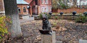 «Кот ученый» поселился со своим создателем Пушкиным у Музея истории Оренбурга