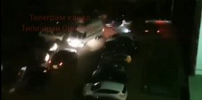 Соцсети: В одном из дворов Оренбурга заблокировали проезд скорой помощи 