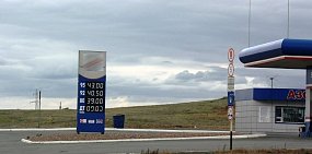 На трассе Самара-Оренбург отец забыл двоих детей на заправке