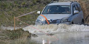 В Орске прошли семейные автомобильные соревнования «Чертовы качели» 