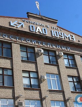 Что известно о предприятии, берущем в аренду ЮУМЗ, и его руководителе?