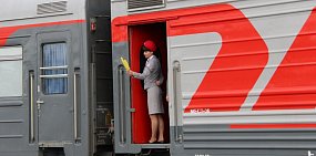 Поезд на одной из станци Оренбургской области, фото из архива