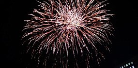 Праздничный салют в Оренбурге 9 мая 2022 года