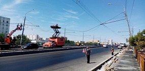 Работы на мосту, фото: Типичный Оренбург