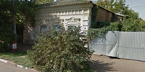 «Воспользовались тем, что люди выйти на улицу не могут!» В Бузулуке сносят старинный дом, подлежащий охране