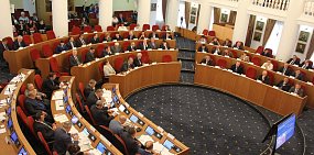 На 129 рублей планируют увеличить выплаты приемным родителям и опекунам в Оренбургской области 