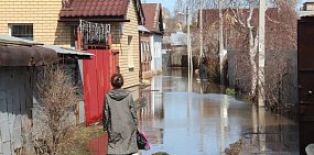 Затопленная во время паводка улица, апрель 2024 года