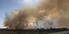 На трассе Орск-Оренбург разбушевался пожар