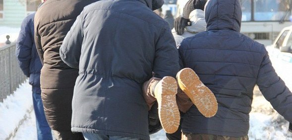 В несанкционированной акции протеста в Оренбурге приняли участие около 300 человек. ТОП фото 31 января