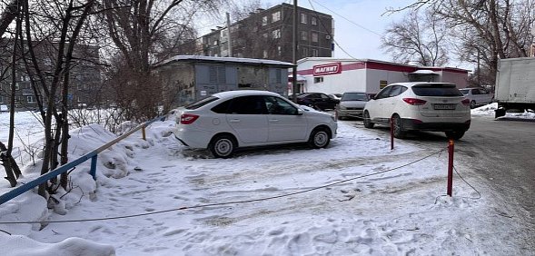 Парковка во дворе дома