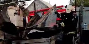 На месте пожара. Источник: Стоп-кадр из видео МЧС России по Оренбургской области