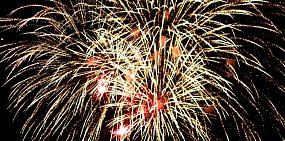 Праздничная программа, посвященная Дню Победы в Орске, закончилась праздничным фейерверком