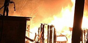 В Чебеньках сгорел гараж вместе с автомобилем