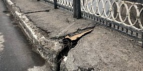 В Оренбурге на одном из путепроводов появилась огромная трещина 