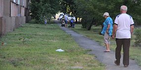 В Орске из окна 7 этажа на улице Машиностроителей выпал ребенок