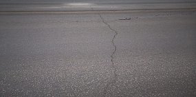 Трещина на новом асфальте, ул. Цвиллинга, Оренбург 