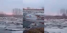 Река Орь в районе Ащебутака, впадающая в Орске в Урал, за сутки выросла сразу на 4,5 метра