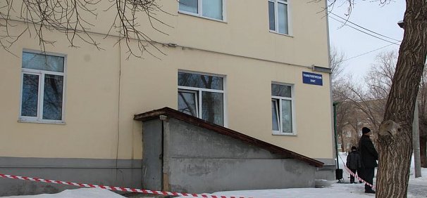 Обледенелые подходы к травмпункту Орска опасны для здоровья