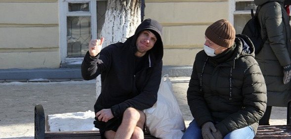 Оренбургский блогер Морж во время митинга 
