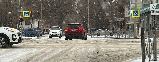 Каша на дорогах. Улица Московская в Орске, 14.04.2023