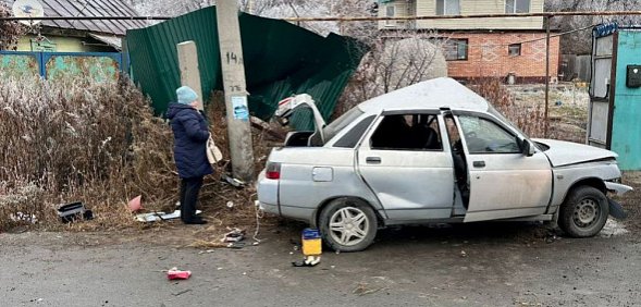 В Орске водитель на ВАЗе врезался в столб и погиб на месте