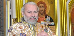 Шоумен Александр Невзоров утверждает, что на счету саракташского священника Стремского полмиллиарда рублей