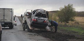 На ремонтируемом участке трассы Орск — Гай автомобиль упал в кювет