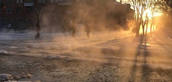  В Орске сильно затопило дороги в районе перекрестка улиц Краматорской и Новосибирской