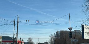 Почему отключен светофор на пересечении улиц Терешковой и Орской в Оренбурге? Там ведется монтаж дополнительной секции на светофоре
