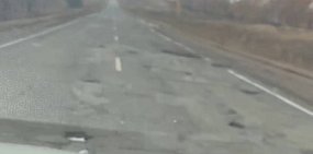 В Переволоцком районе после ремонта дороги водители продолжают лавировать между ямами 