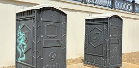 Антисанитария и стойкий запах: В каком состоянии туалеты на набережной в Оренбурге