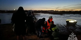 Поехали на родник и оказались в западне: Под Адамовкой неожиданно разлилась река Акташка