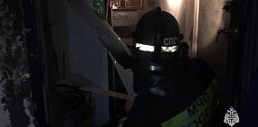 Скриншот с видео тушения пожара в Промышленном районе Оренбурга