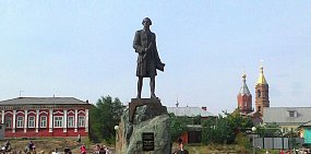 Новые фонари на площади Кирилова в Орске почти сразу разбили