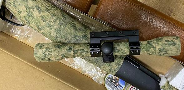 В Оренбурге мужчина пытался продать пневматическую винтовку с незаконными изменениями, но угодил под контрольную закупку