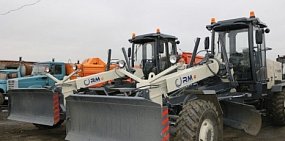 В Орск прибыли два новых автогрейдера для уборки дорог