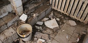 В одном из домов Орска рухнул потолок