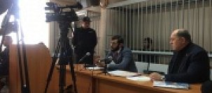 Одному из подозреваемых в убийстве полицейского и угоне авто могут назначить домашний арест